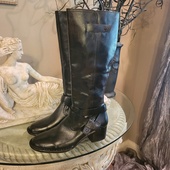 Ugg Bandara Knee High Leather Boots in Black Ugg sn 1095056. #483 - Picture 5 of 14